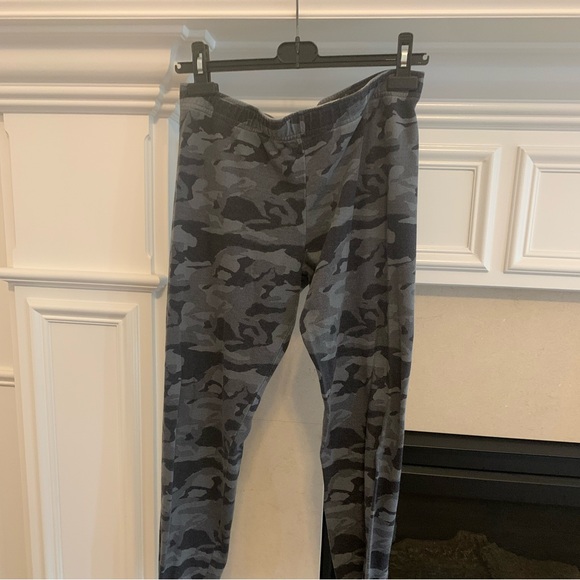 Monrow camo sweats - Picture 1 of 2